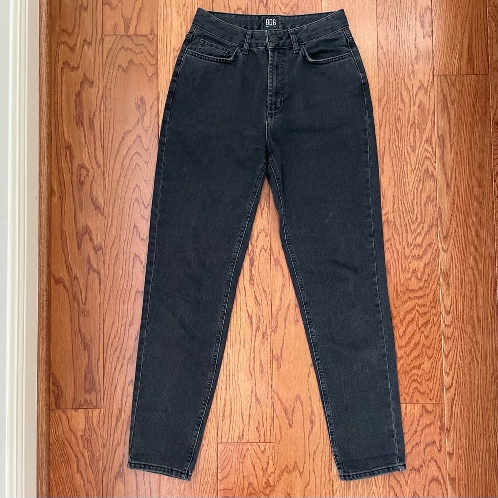 BDG High-Rise Straight Black-Washed Jeans